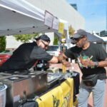 🔥🌭 DEL TALLER A LA PARRILLA: AUSTIN RAGO Y GUARD DAWG BBQ EN NUESTRA COMUNIDAD ✨🍖